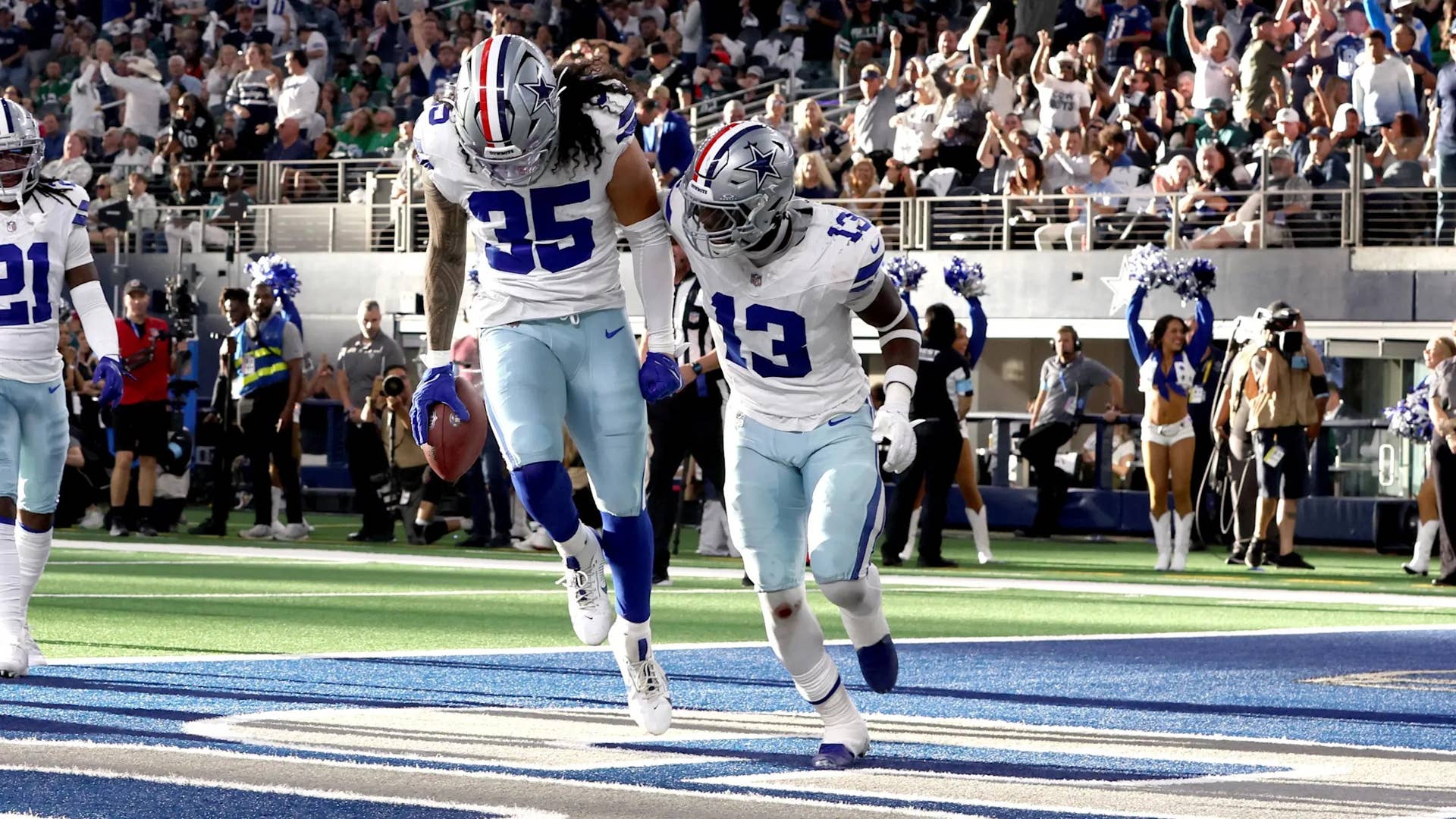 DeMarvion Overshown Targets Return for Cowboys Against Packers DeMarvion Overshown Targets Return for Cowboys Against Packers